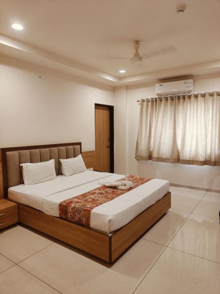 Na zdjęciu widoczny jest obiekt Hotel TrushaDham Near to Mahalaxmi Temple Kolhapur położony w mieście Kolhapur.