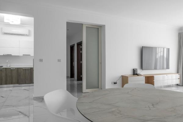 Fotografie 6: Seafront Elegance with Pool