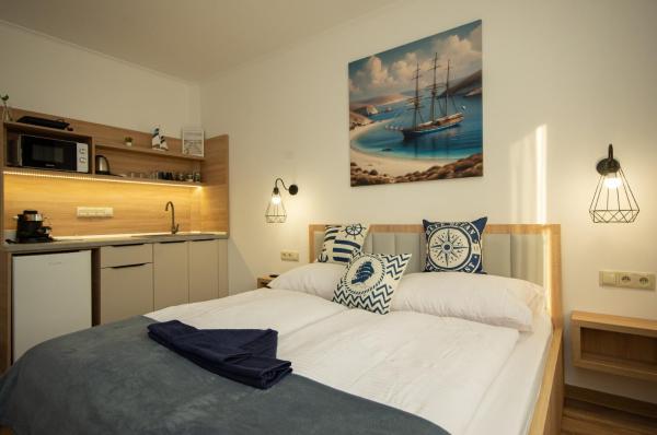 På billedet ses objektet Riverside Apartmanház Gyula beliggende i byen Gyula.