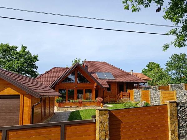 Na fotografii je vidět objekt Vila MioMir8 nacházející se ve městě Brdo.