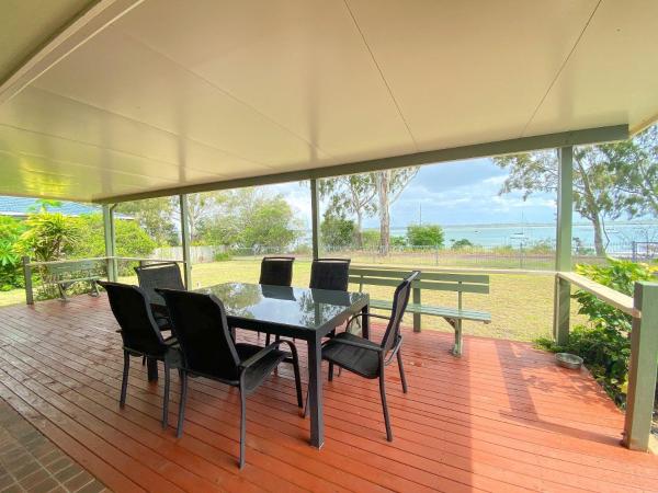 Op de foto is het object Conway - Burrum Heads- Riverfront - 3BR- Aircon-Pets Welcome te zien, gelegen in de stad Woodgate.