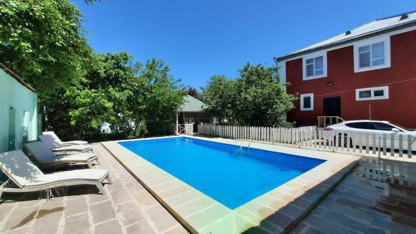 写真にはクサール市にあるFamily holiday home.が写っています。