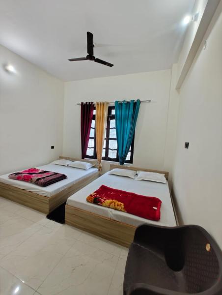 Nella foto è visibile l'oggetto Abhishek Guest House situato nella città di Chamoli.