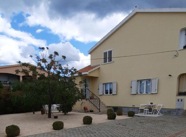 A la foto es mostra l'objecte Apartment Stella Casa Bruno situat a la ciutat de Vrsi.
