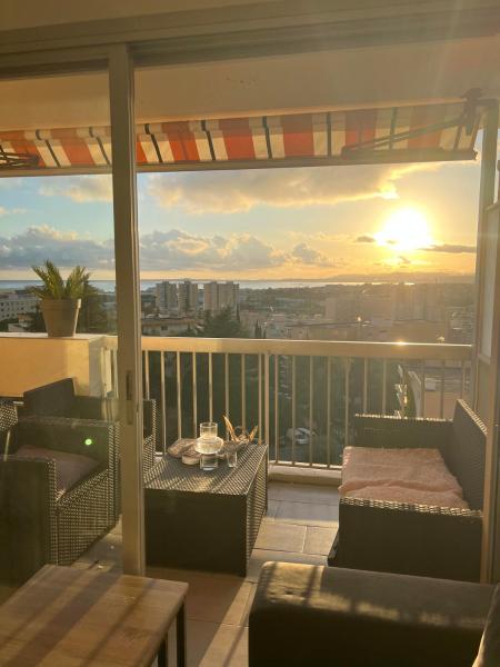 Calm apartment with sea view, Nice
