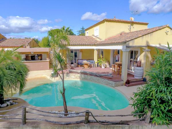 A la foto es mostra l'objecte Holiday Home La pinède by Interhome situat a la ciutat de Corneilhan.