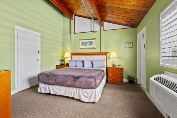 Oceanfront Inn, Standard, King Bed, Inlet View #15 - Fort Pierce, FL