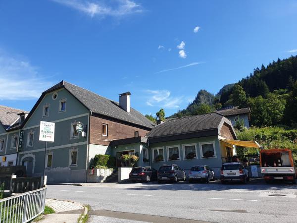 Na foto é possível ver o objeto Gasthof International localizado na cidade de Hieflau.
