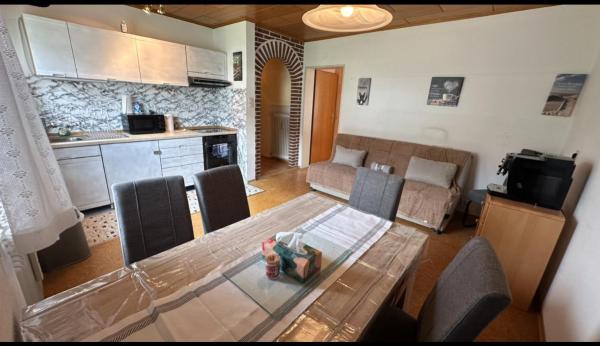 Nella foto è visibile l'oggetto Tabita 1 Apartment with 3 rooms if needed 4 or 5 rooms situato nella città di Scheuring.