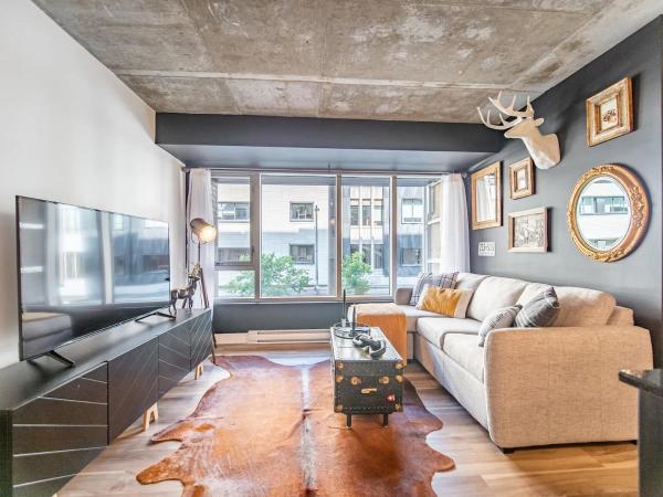 Φωτογραφία 9: Rustic, Downtown Quebec, Rooftop pool, 2 bedrooms AND 2 bathrooms -up to 6 guests