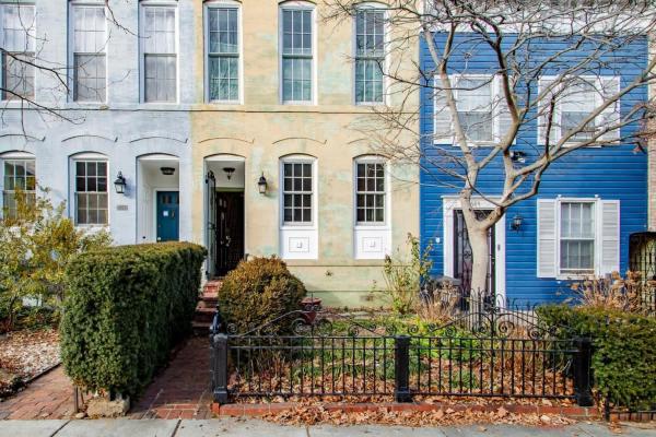 Heart Of Capitol Hill Row House Luxury & Location - Mount Rainier, MD