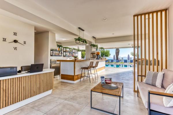 A la foto es mostra l'objecte Sirocco Hotel situat a la ciutat de Kavos.