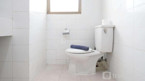 Na fotografii je vidět objekt Extra Spacious and Homey 2BR at Kondominium Puncak Marina Apartment By Travelio nacházející se ve městě Bendulmrisi.