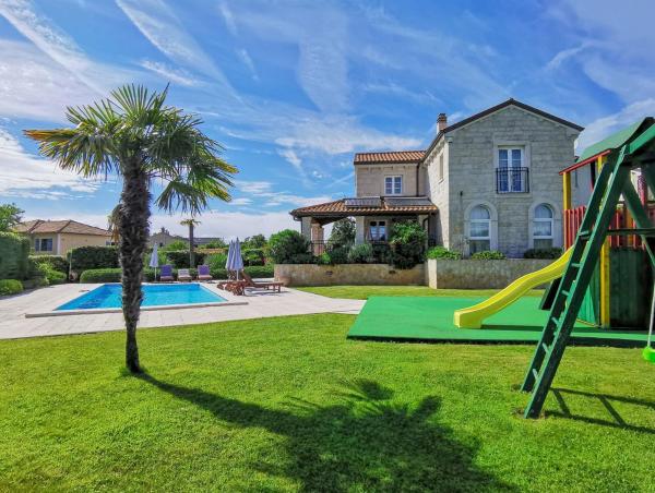 Auf dem Foto ist das Objekt Family Villa Blum in der Stadt Dobrinj zu sehen.