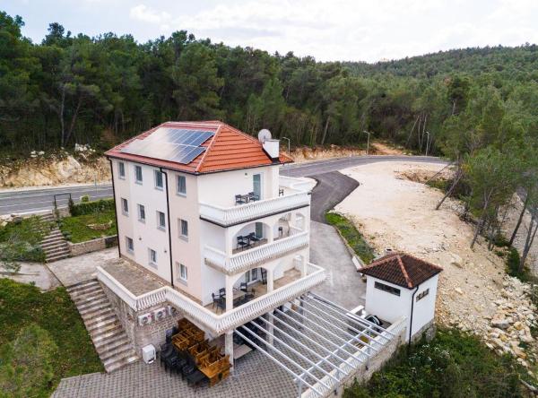 På billedet ses objektet Guest House Stipanovi Dvori beliggende i byen Benkovac.