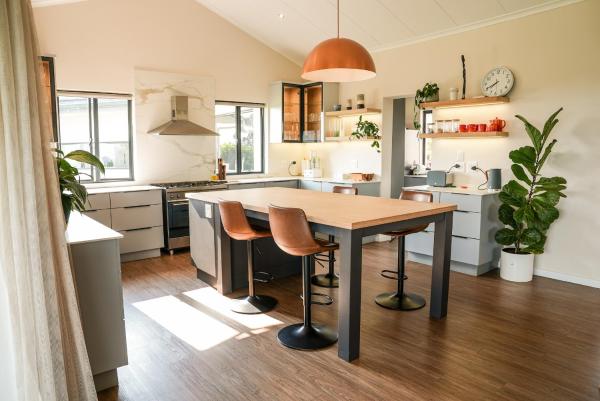 写真にはホウィック市にあるUpmarket modern beautiful homeが写っています。
