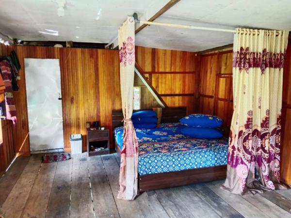 Na zdjęciu widoczny jest obiekt Rammang Rammang village położony w mieście Camba.