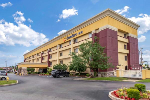 På bildet vises objektet Comfort Inn Tulsa Midtown som ligger i byen Tulsa.