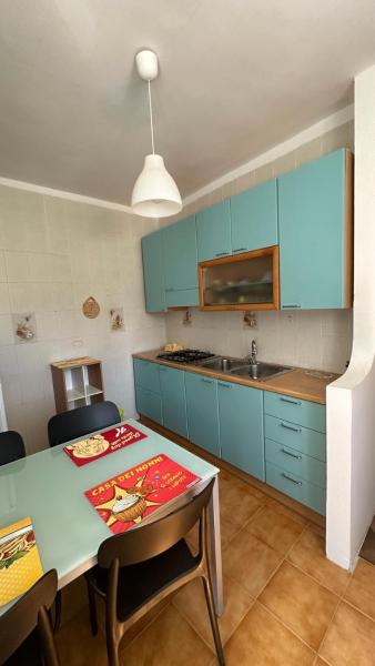 A la foto es mostra l'objecte La Maison del Parigino situat a la ciutat de Bari.