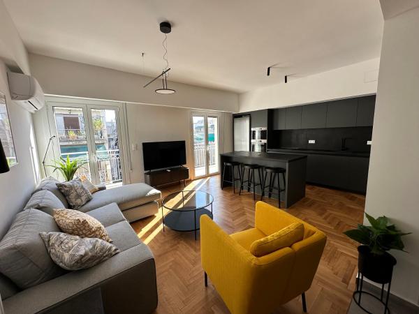 A18 Just renovated 3BD Luxury, Athènes