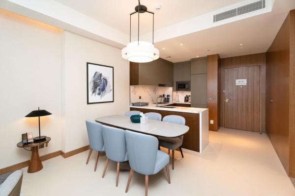 Kuva 7: Escape24 2BR in Address Opera with Skyline Views near Burj Khalifa