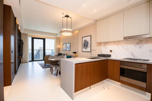 Kuva 8: Escape24 2BR in Address Opera with Skyline Views near Burj Khalifa
