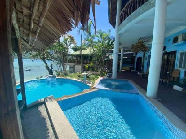 A la foto es mostra l'objecte Dolphinbay Resort situat a la ciutat de Sabang.