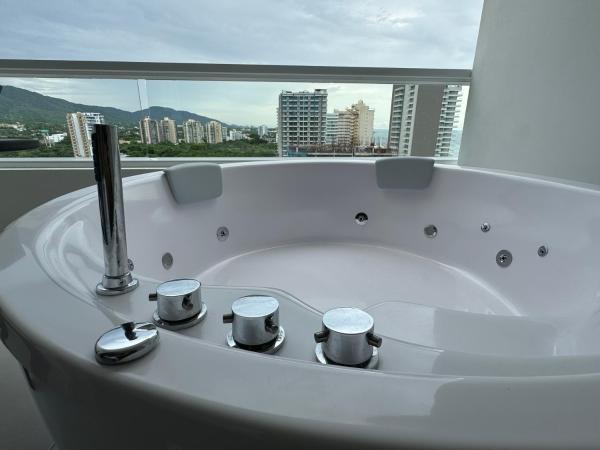 Bilde 8: Suite con Jacuzzi, vista al mar y piscinas piso 13