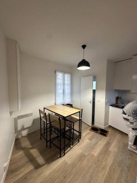 På billedet ses objektet Il grand maison beliggende i byen Argenteuil.