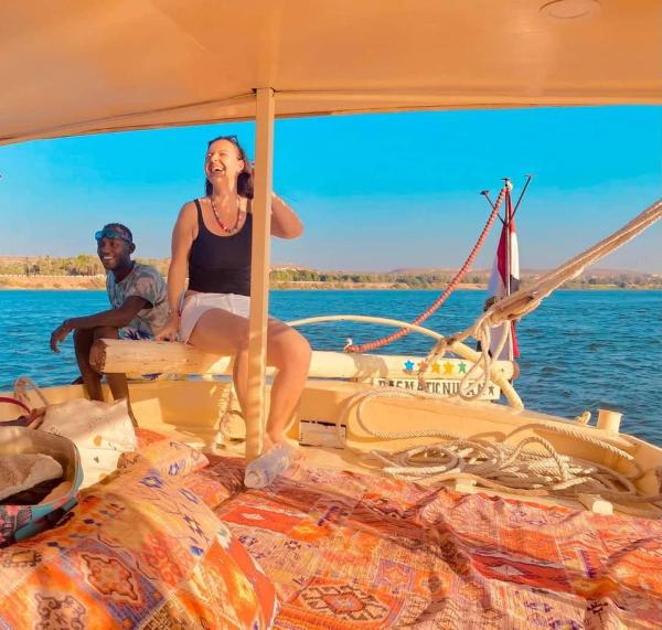 A la foto es mostra l'objecte Felucca sailing boat from Aswan to komombo with private bathroom situat a la ciutat de Aswan.
