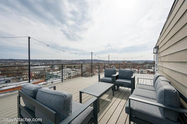 Na zdjęciu widoczny jest obiekt LUX 3BR Apartment in DC with Rooftop położony w mieście Waszyngton.