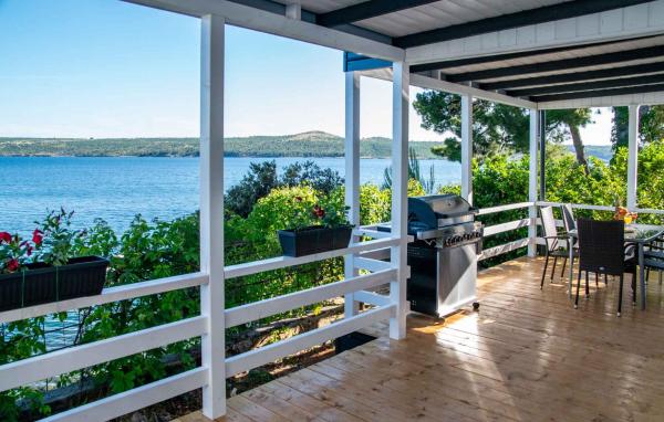 A la foto es mostra l'objecte Mobilehome in Posedarje - Paklenica Riviera 51117 situat a la ciutat de Posedarje.