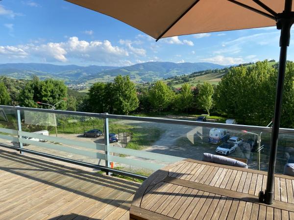 A la foto es mostra l'objecte 100m2 au calme dans un écrin de verdure situat a la ciutat de Sorbiers.