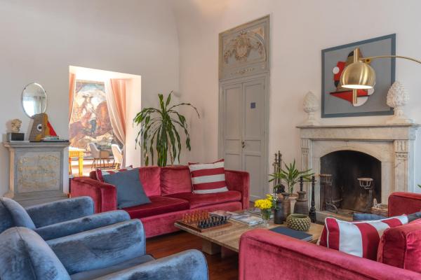På billedet ses objektet L' Hôtellerie Easy Suites beliggende i byen Palermo.