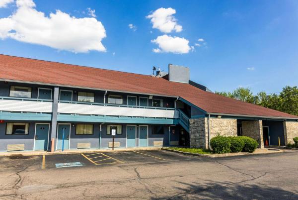 A la foto es mostra l'objecte Super 8 by Wyndham Cincinnati-Springdale OH situat a la ciutat de Forest Park.