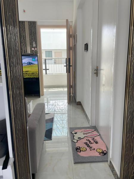 Yanaya Stay, Male City