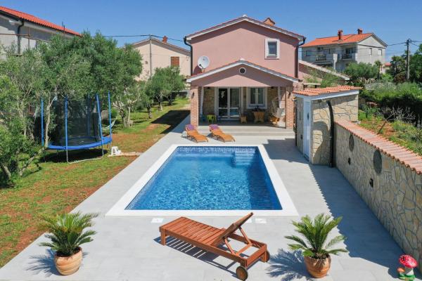 Na fotografii je vidět objekt Vacation house Ulika nacházející se ve městě Gabonjin.