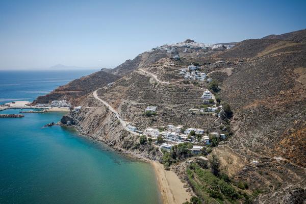 A la foto es mostra l'objecte Apollon Village Hotel situat a la ciutat de Anafi.