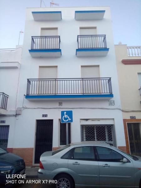 A la foto es mostra l'objecte Pisos Isla Cristina 1 situat a la ciutat de Puente Carrera.
