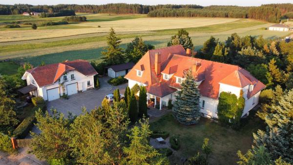 Na fotografii je vidět objekt Lakie Guest House nacházející se ve městě Łąkie.