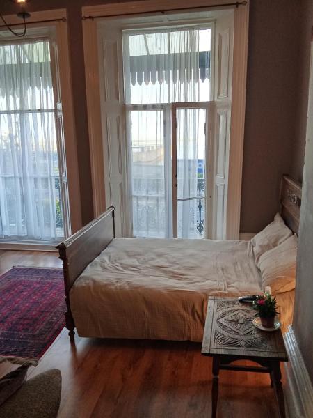Φωτογραφία 4: Balcony, sea view apartment next to port with parking