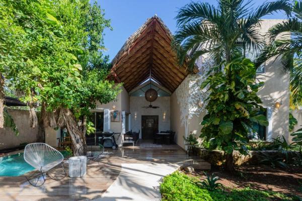 Amazing 4BR house with private pool, Cancún