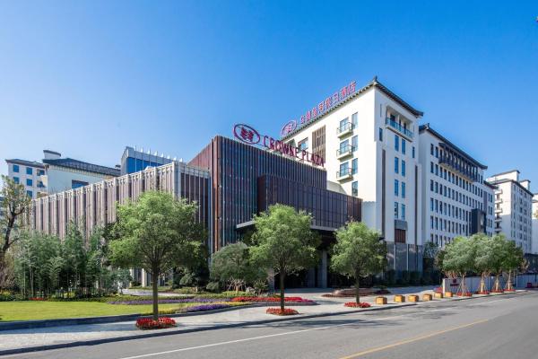 På bildet vises objektet Crowne Plaza Wuzhen by IHG som ligger i byen Tongxiang.