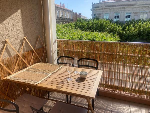 På billedet ses objektet Charmant Appartement Central Terrasse proche gare beliggende i byen Sète.