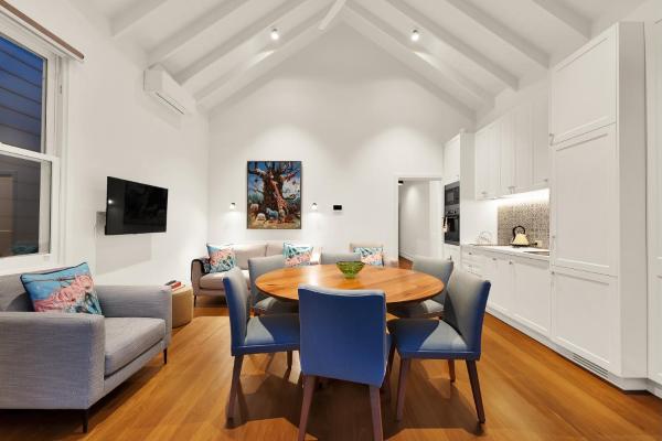 写真にはメルボルン市にあるChateau Yarravilleが写っています。