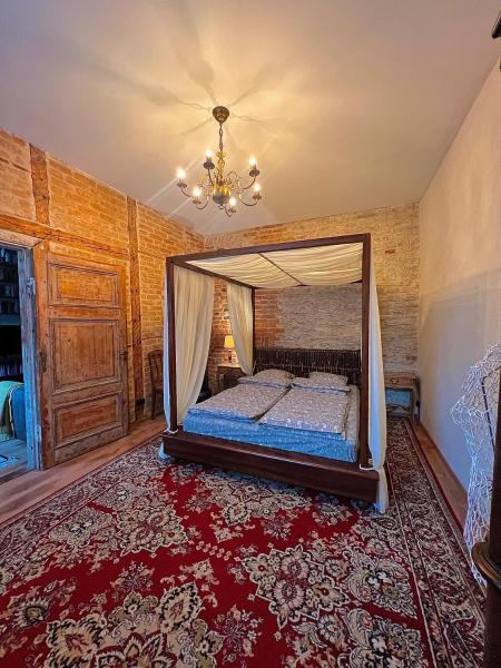 The photo shows the Romantic getaway apartment located in the city of Eesküla.