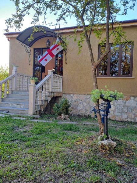 Na zdjęciu widoczny jest obiekt Guest House Motsameta położony w mieście Gelat'i.