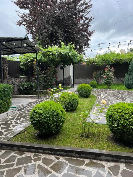 Na zdjęciu widoczny jest obiekt Green Garden położony w mieście Ivlita.