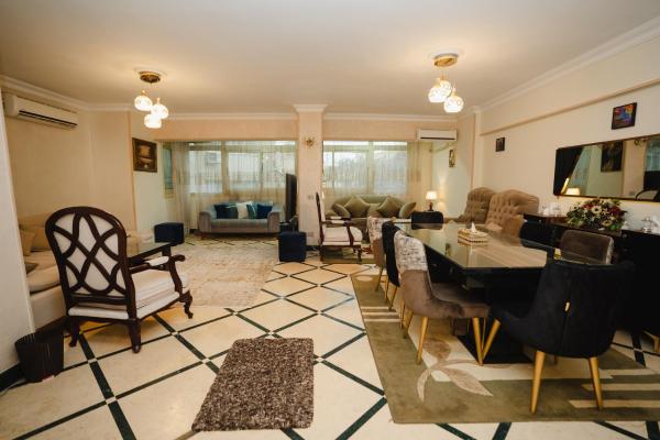 Nella foto è visibile l'oggetto Elegant Stay in Mohandessin situato nella città di Il Cairo.