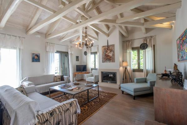 A la foto es mostra l'objecte Art Villa Pelion situat a la ciutat de Agria.